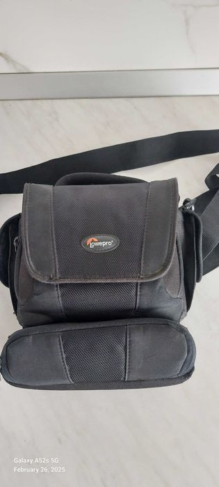 Geanta laptop Trust si geanta foto Lowepro 120+