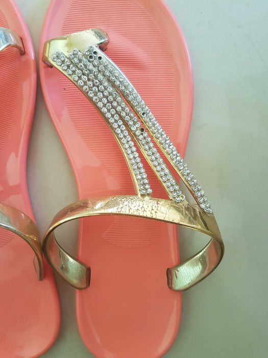 Дамски спортни обувки и чехли размер 38