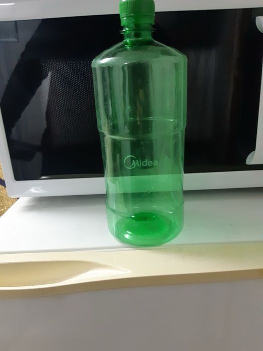 Продам новые баклашки  с крышкой. 1л  недорого