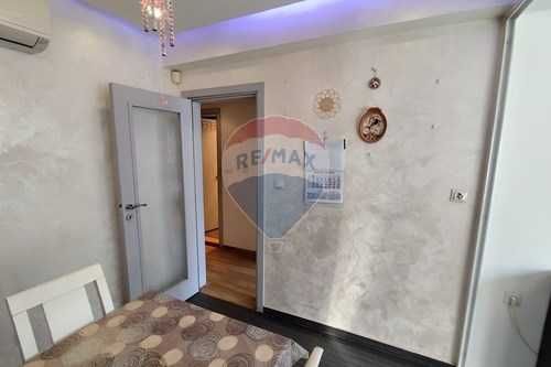 Продава се Тристаен апартамент в София, Център - 88 кв.м за 9 €/кв.м - Снимка #1