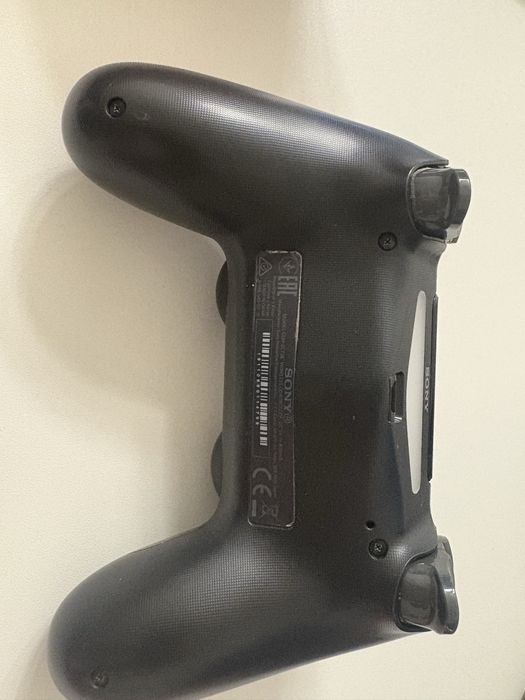 PS4 Dualshock, с раздельной крестовиной