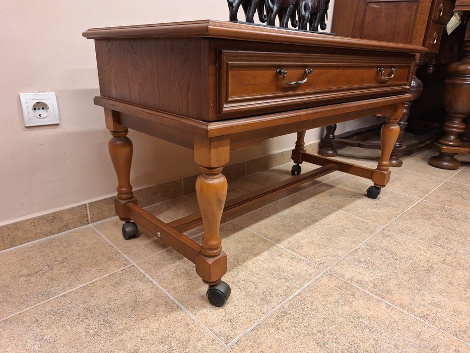 Маса за всекидневна с чекмедже