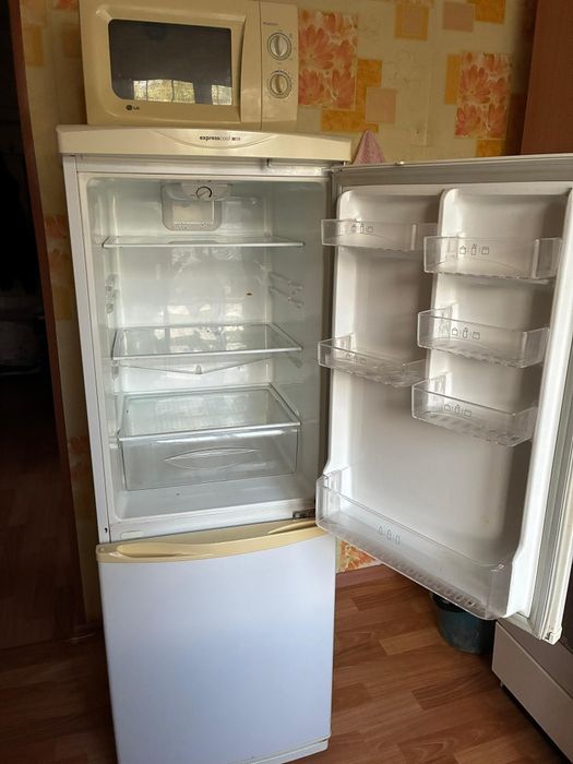Продам холодильник