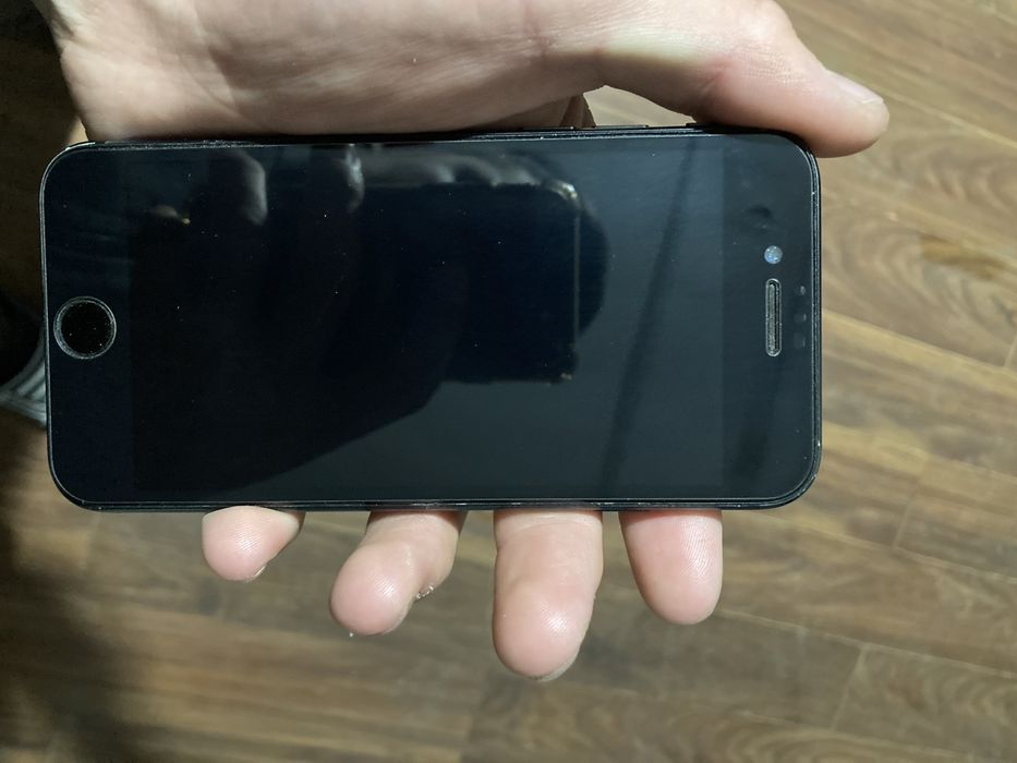 Айфон се 64 гб емкость 78