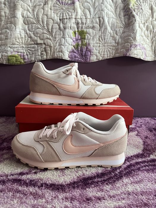 Nike маратонки.