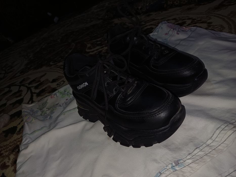 Kerasofka   2  martta kiyilgan holati yaxshi  Qizlarniki