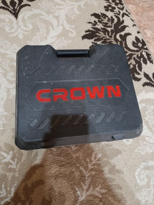Шуруповёрт Crown.