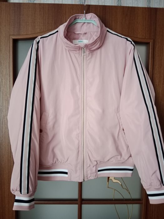 Продам бомбер женский разм.48