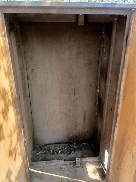 Продам железный шкаф