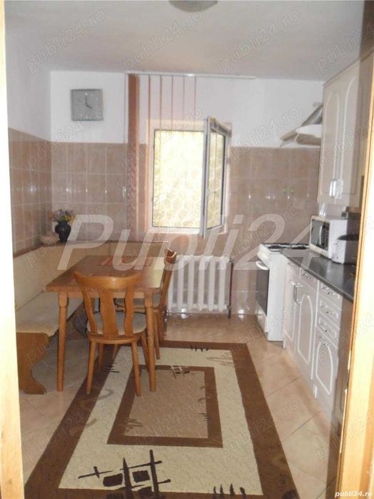 Inchiriez apartament cu 3 camere decomandat