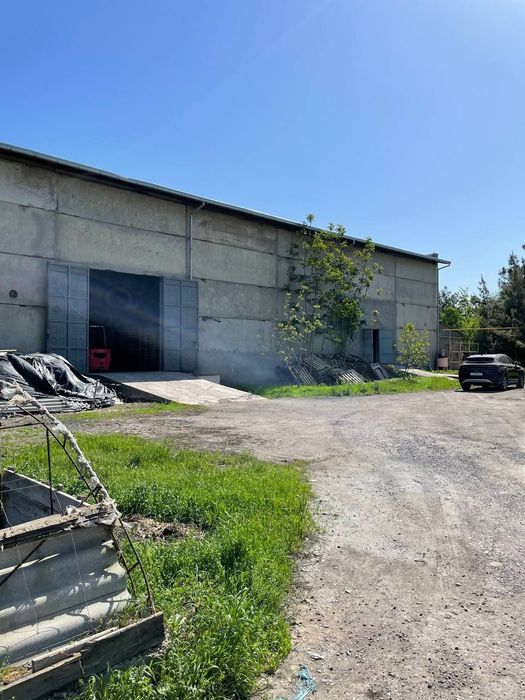 Продаётся 3 000 м² производственная база.