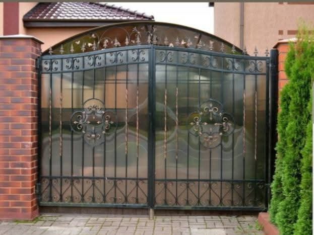 Porți și garduri din fier forjat