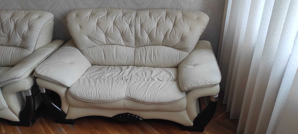 Кожени дивани, два броя