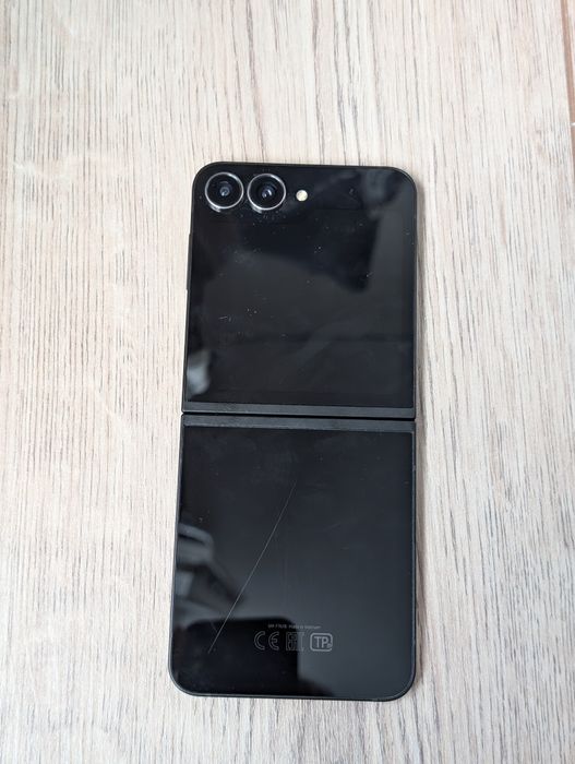 Продам samsung Z flip 7 fe
