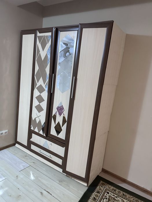 Шкаф мебель бежевый