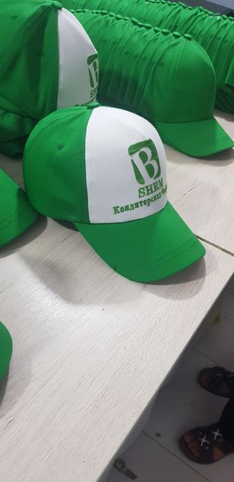 Комбинированные кепки от производителя.