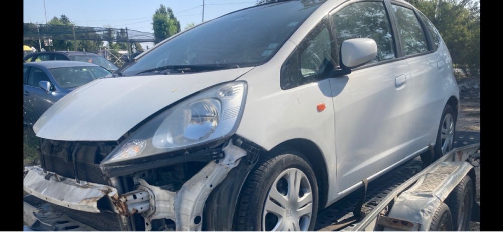 Продава се само на части Honda Jazz 1.2 2011