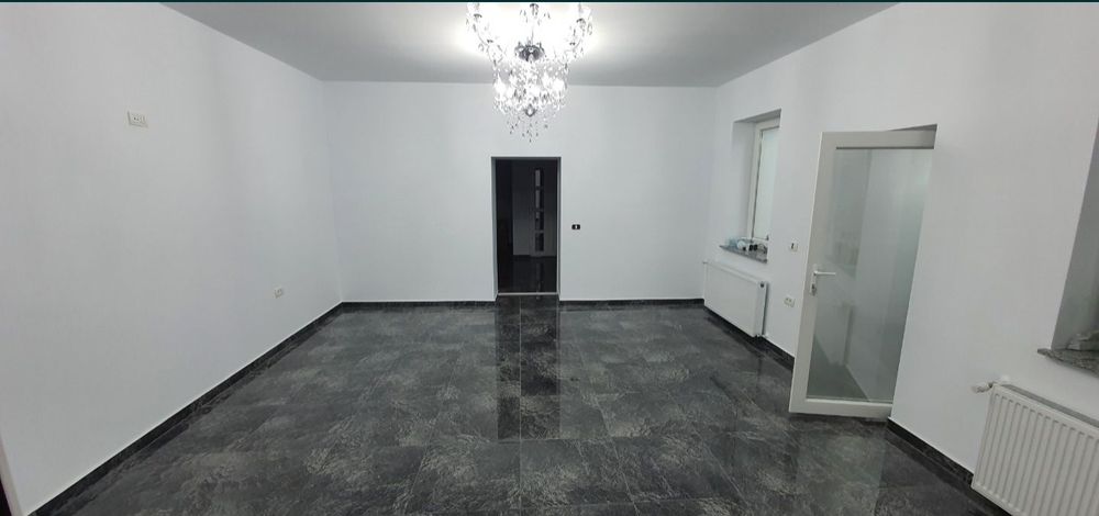 Casă / Spațiu comercial de Vânzare/ Închiriat