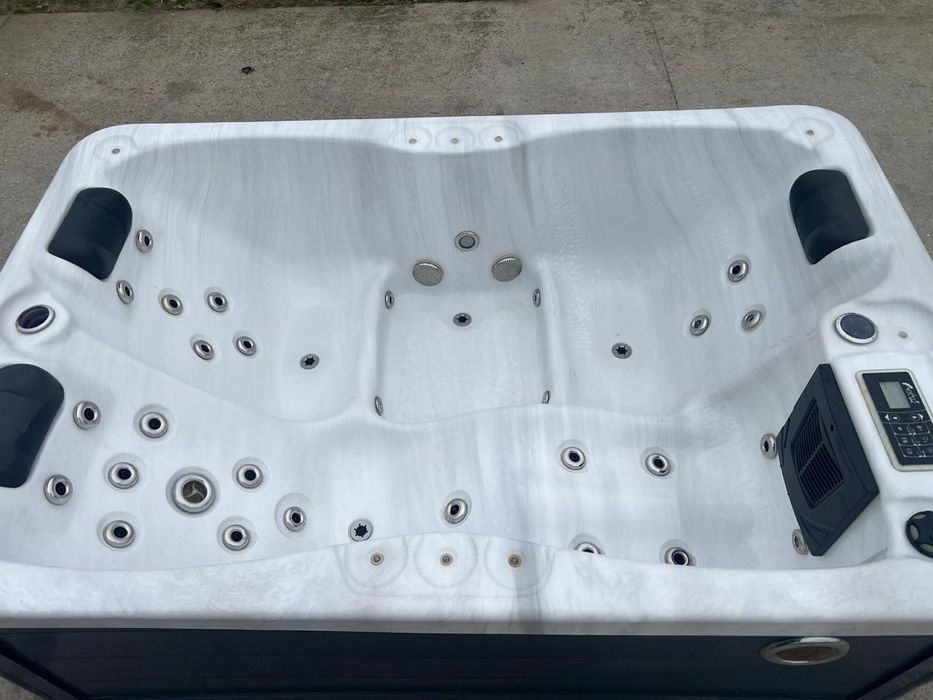 Jacuzzi 3 persoane cadă cu hidromasaj piscină