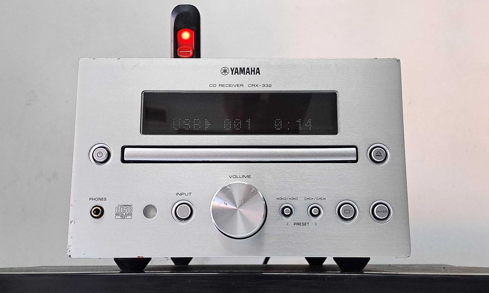 Amplificator Yamaha CRX-332 CD Receiver USB Dock iPod Sub Out Argintiu