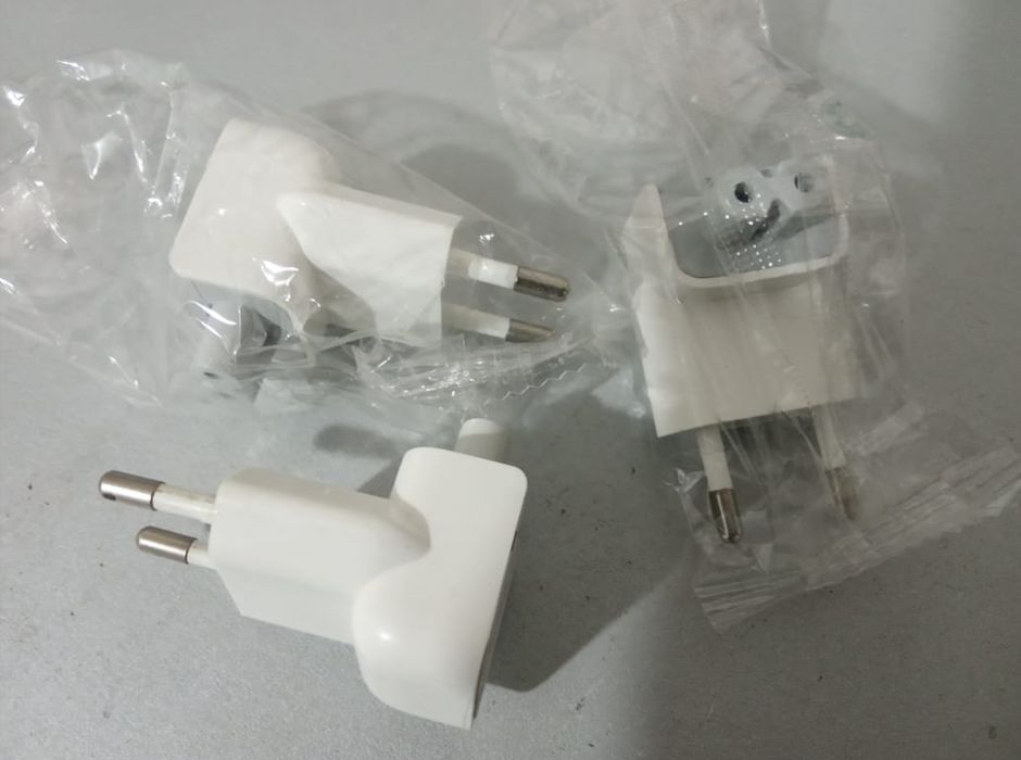 для MACBOOK - зарядка блок питания