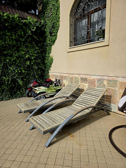 Продаю б/у лежаки