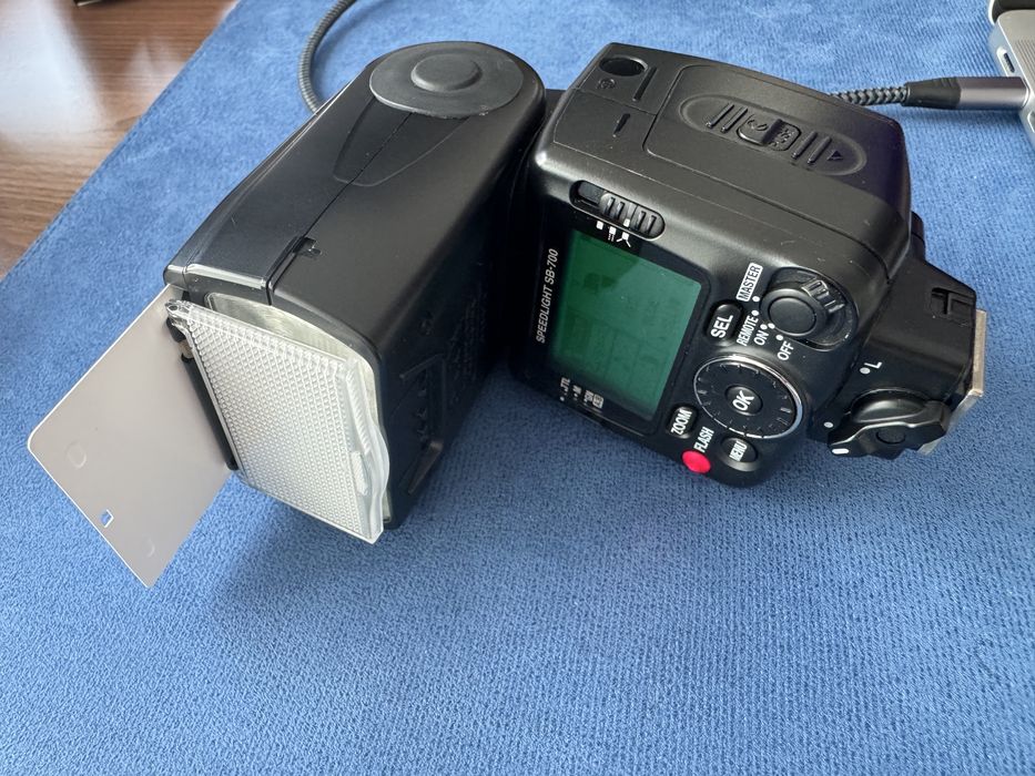 Blitz Nikon Speedlight SB-700 – funcțional, stare foarte bună