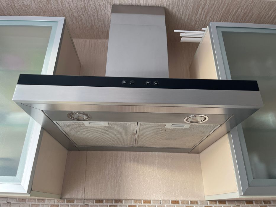 Продам вытяжку на кухню