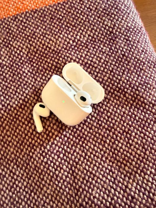 Слушалки AirPods 3
