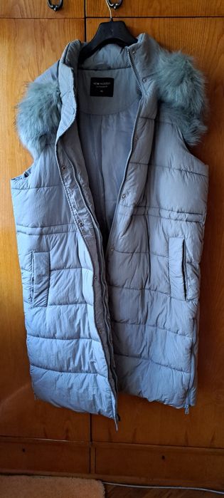 Дамски дъгъг ватиран елек с качулка.