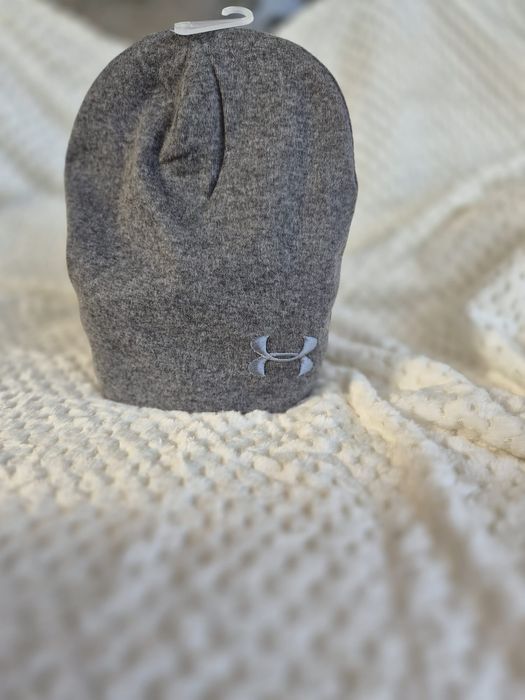 Fes baieti diverse culori