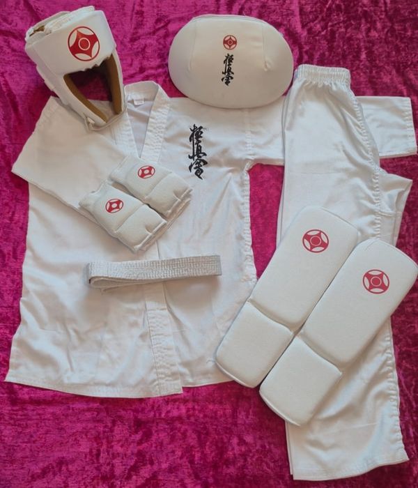 Карате кимоно + защита, размер 150 — 28 000 ₸ на 10-12 лет!
Нарукавник