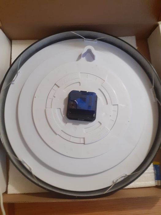 Ceas de perete Nextime, diametrul 35 cm, cu data, nou, in cutie.