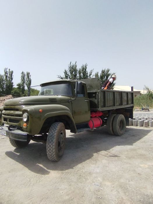 Зил 30 Самосвал ишлаб турган машина