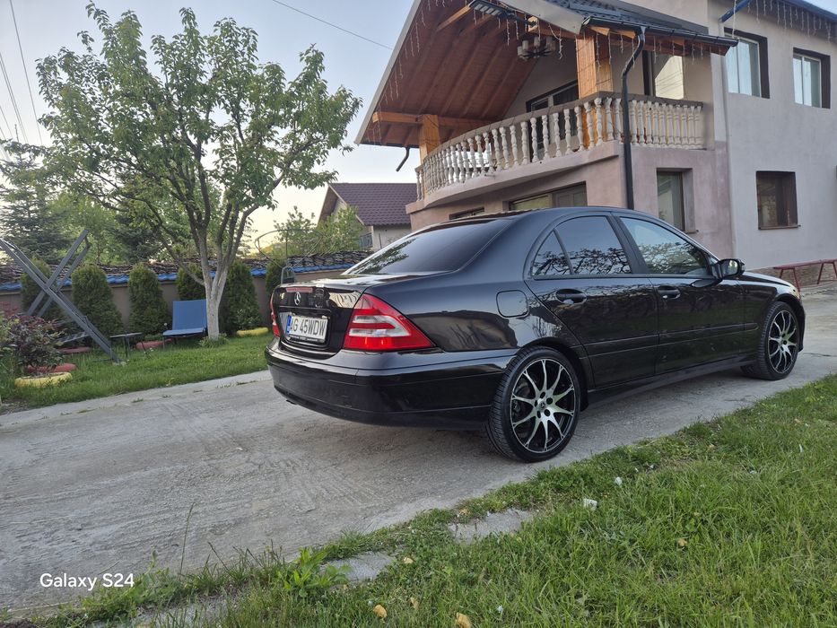 Mercedes c180 benzină CUTIE AUTOMATĂ  2950 euro