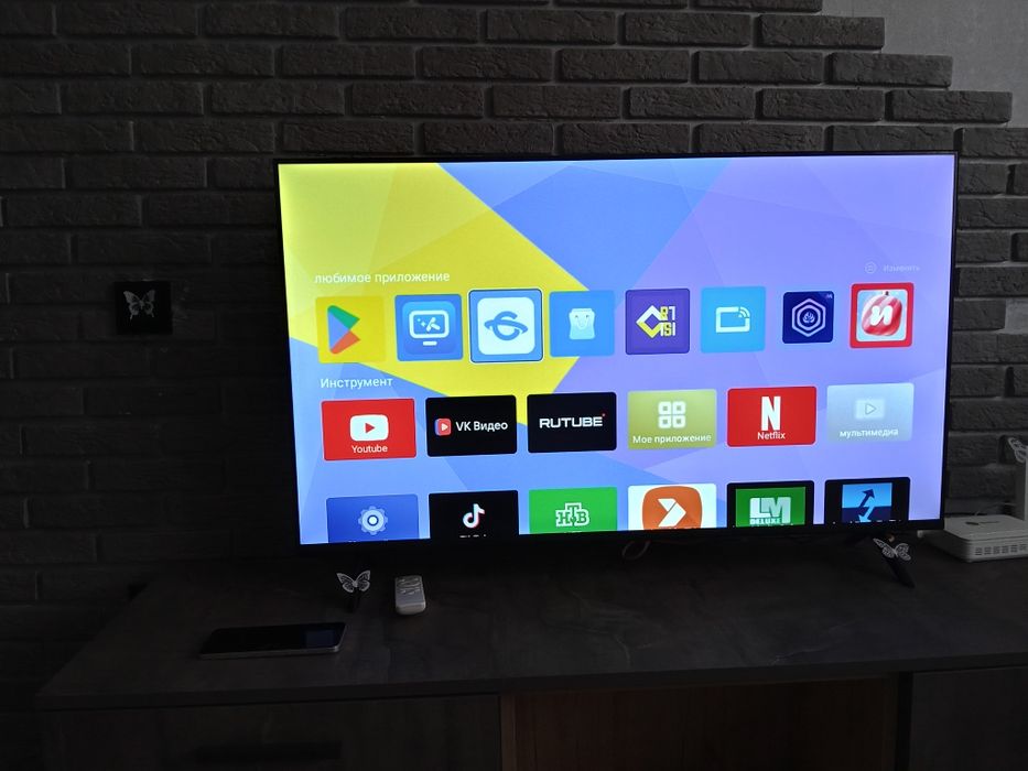 Срочно продам телевизор смарт 127см