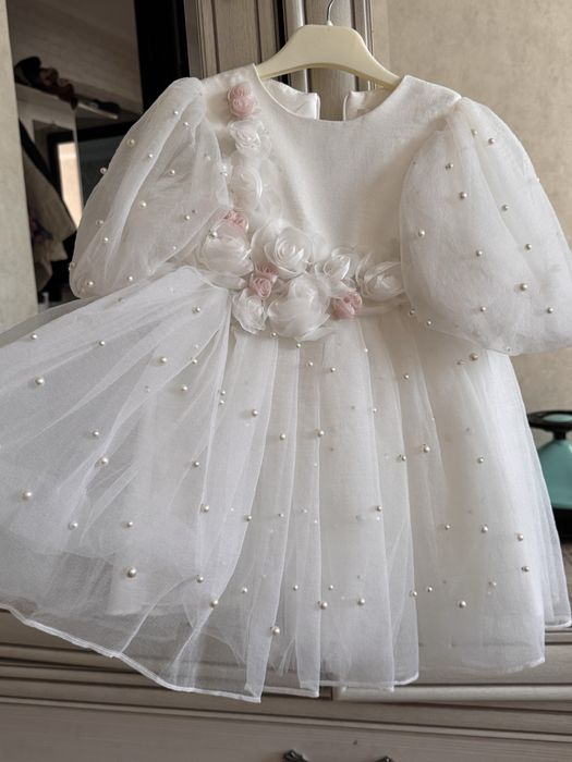 Продам красивую нарядную платье