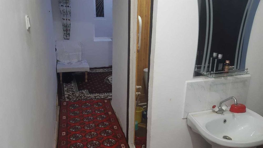 Урганч шахарнинг 6-дахасида 1 хонали квартира сотилади