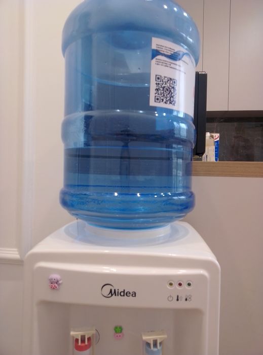 Кулер диспенсер горячая вода