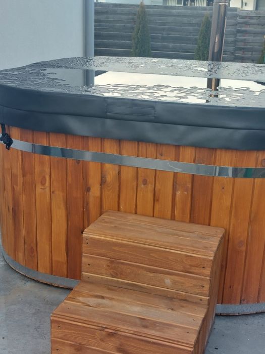 Ciubar jacuzzi pătrat