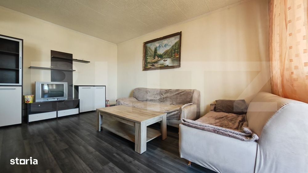 Apartament cu 3 camere,decomandat, zona Nufarul