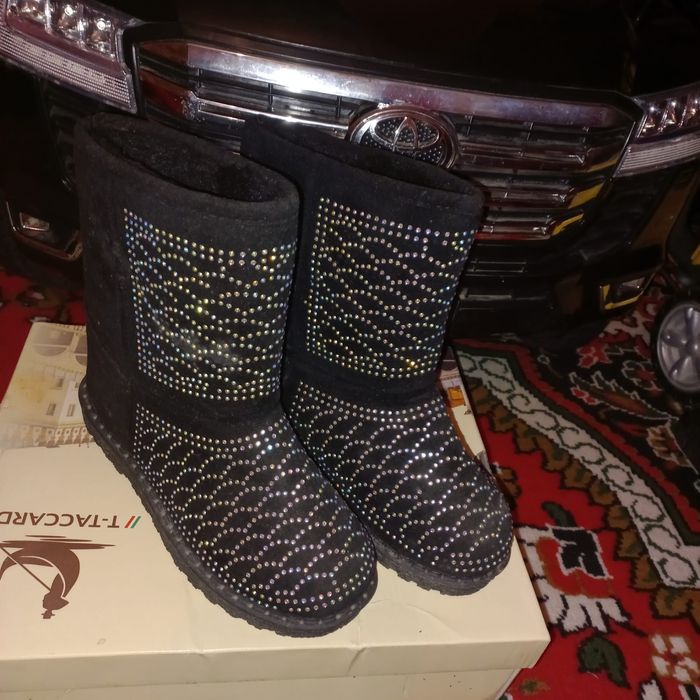 Зимняя обувь уги