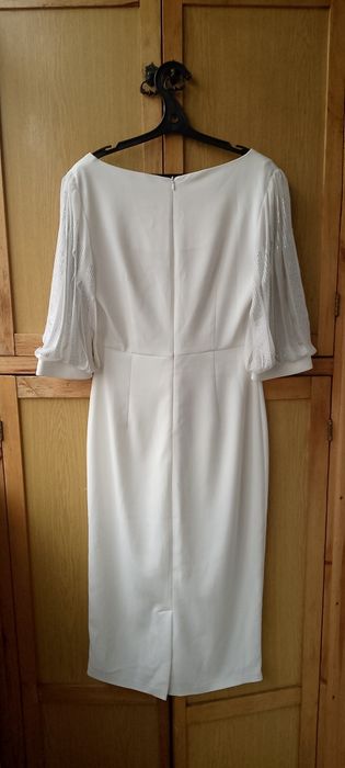 Новое белое платье.