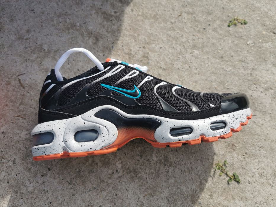 Adidasi noi de vanzare