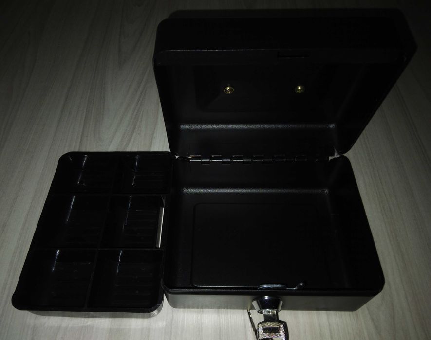 Метална малка каса