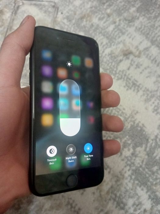 Продам айфон SE в хорошем состоянии