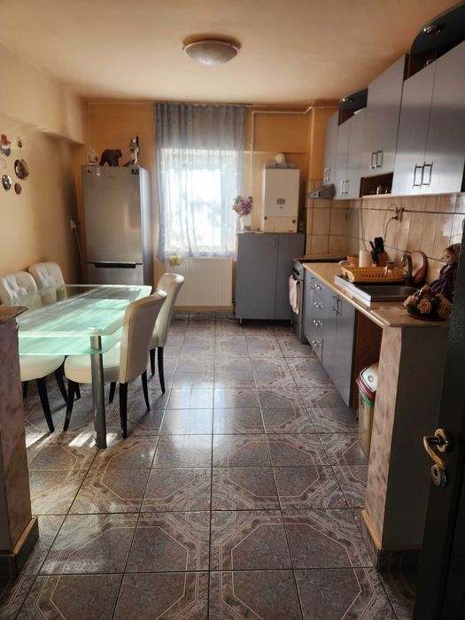 Vând apartament cu 2 camere ,micro 16.etaj 1