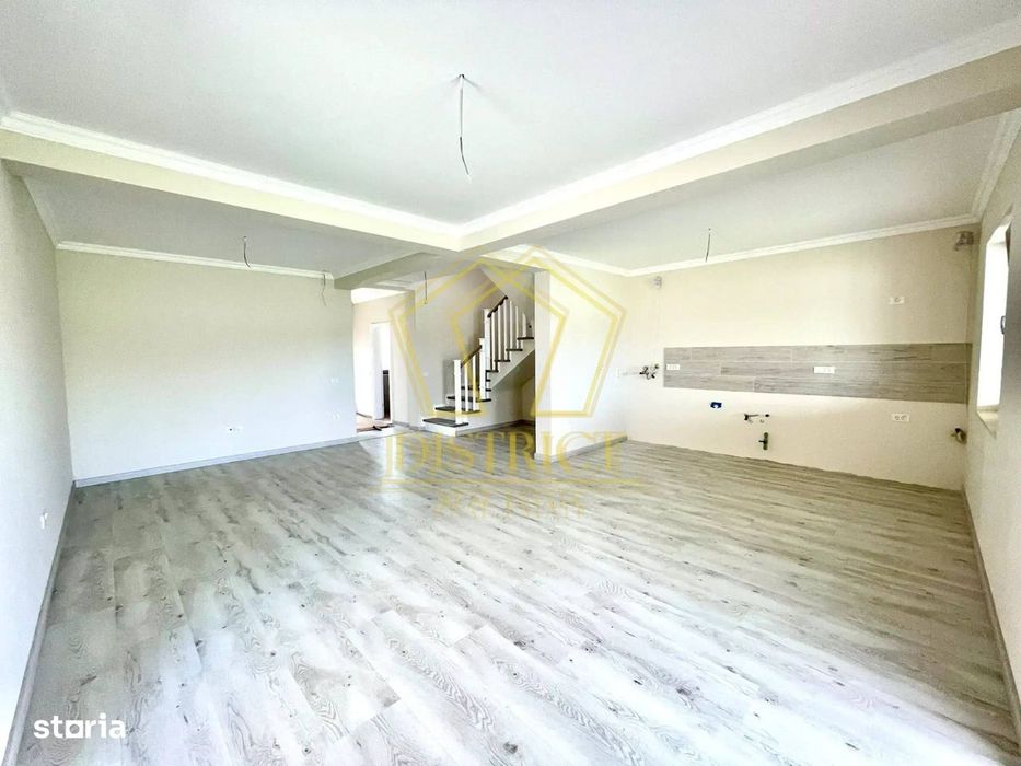 Casa despărțită prin garaj cu 5 camere | Giroc