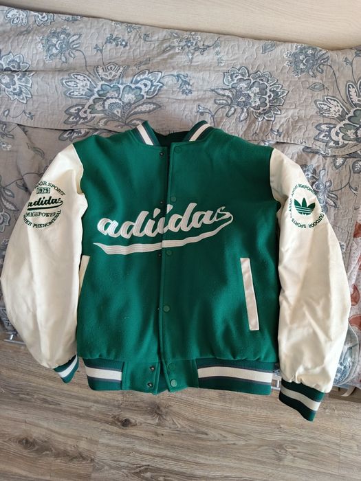 Адидас куртка новая