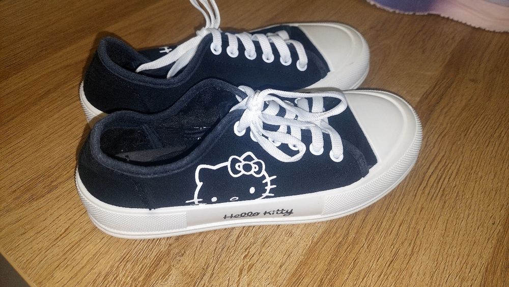 Официални обувки за момиче и кецове